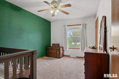 Bedroom - 301 E Buttercup Dr, Athens, IL 62613 photo 7 of 8