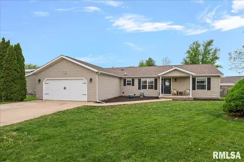 301 E Buttercup Dr, Athens, IL 62613