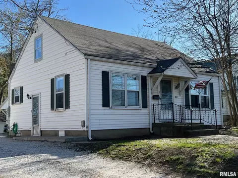 805 W Washington St, Pittsfield, IL 62363