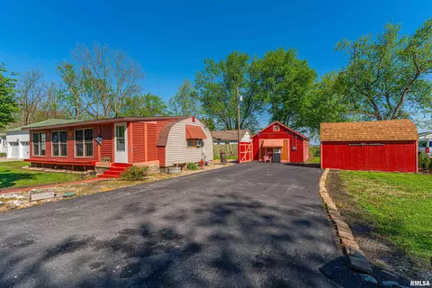 119 Montgomery Ct, Maroa, IL 61756