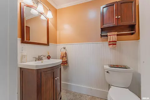 Bath - 9845 E 200 N Rd, Mclean, IL 61754 photo 3 of 3