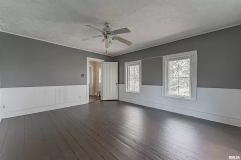 Bedroom - 9845 E 200 N Rd, Mclean, IL 61754 photo 3 of 4