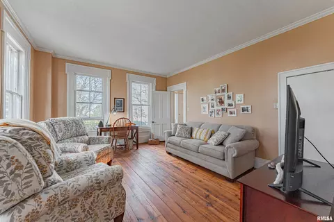 Living - 9845 E 200 N Rd, Mclean, IL 61754 photo 2 of 2