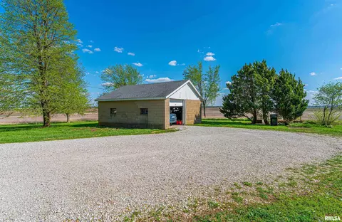 Exterior - 9845 E 200 N Rd, Mclean, IL 61754 photo 9 of 9