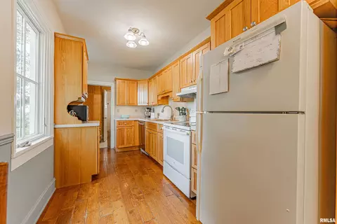 Kitchen - 9845 E 200 N Rd, Mclean, IL 61754 photo 1 of 2