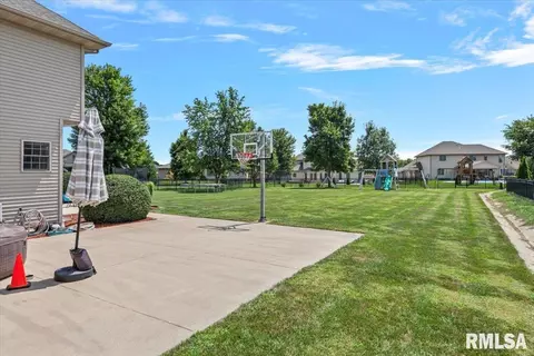 Exterior - 1600 E Spruce St, Chatham, IL 62629 photo 9 of 10
