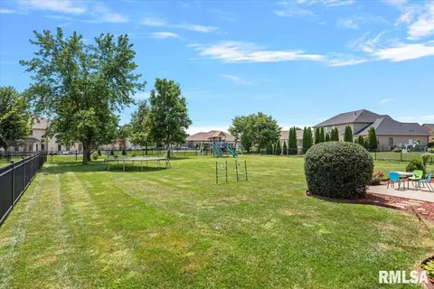 Exterior - 1600 E Spruce St, Chatham, IL 62629 photo 5 of 10