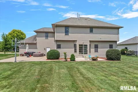 Exterior - 1600 E Spruce St, Chatham, IL 62629 photo 7 of 10