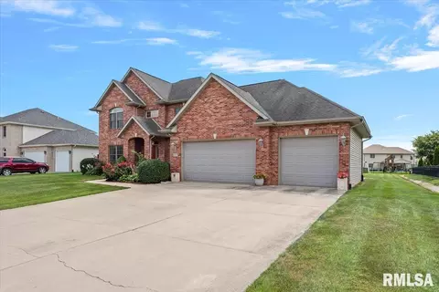 Exterior - 1600 E Spruce St, Chatham, IL 62629 photo 3 of 10