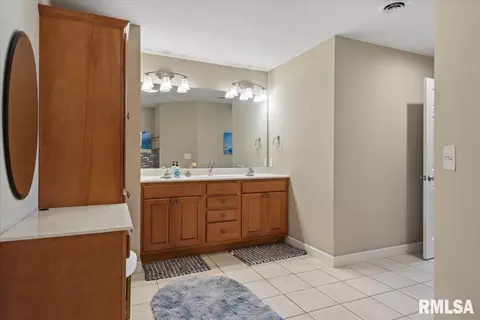 Bath - 1600 E Spruce St, Chatham, IL 62629 photo 4 of 6