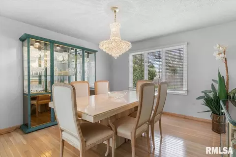 Dining - 10 Beacon Ridge Dr, Springfield, IL 62711 photo 1 of 6
