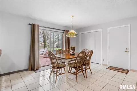 Dining - 10 Beacon Ridge Dr, Springfield, IL 62711 photo 5 of 6