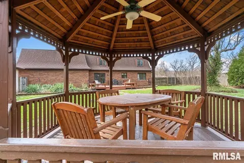 Exterior - 10 Beacon Ridge Dr, Springfield, IL 62711 photo 5 of 6
