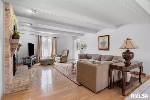 Living - 10 Beacon Ridge Dr, Springfield, IL 62711 photo 1 of 1