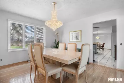 Dining - 10 Beacon Ridge Dr, Springfield, IL 62711 photo 2 of 6