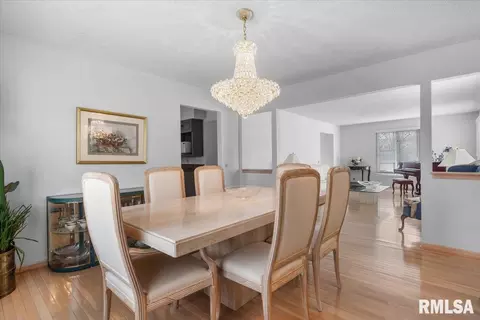 Dining - 10 Beacon Ridge Dr, Springfield, IL 62711 photo 3 of 6