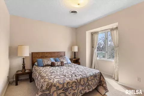 Bedroom - 10 Beacon Ridge Dr, Springfield, IL 62711 photo 4 of 6