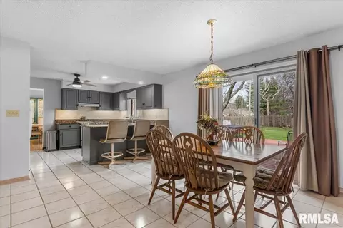 Dining - 10 Beacon Ridge Dr, Springfield, IL 62711 photo 4 of 6