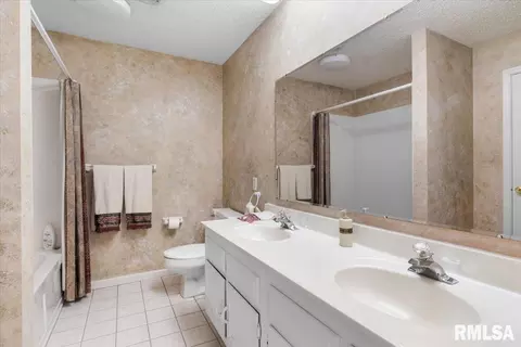 Bath - 10 Beacon Ridge Dr, Springfield, IL 62711 photo 2 of 2