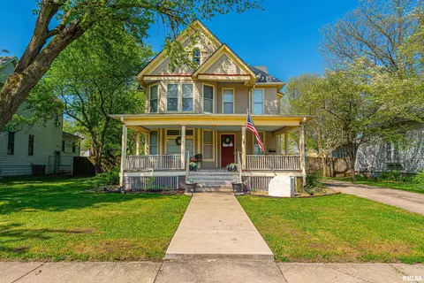 619 N Union St, Lincoln, IL 62656