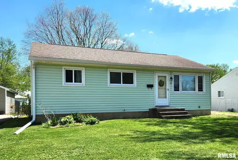 122 Debruler Dr, Lincoln, IL 62656