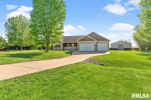 5400 Durango Trl, Pleasant Plains, IL 62677