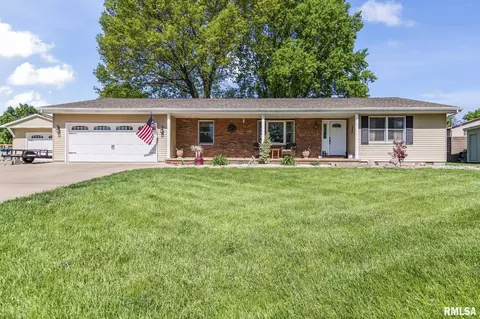 82 Stony Creek Dr, Chatham, IL 62629