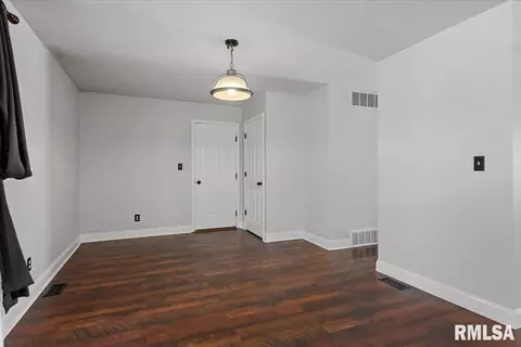 Entry Way - 3712 Viking Blvd, Springfield, IL 62712 photo 3 of 5