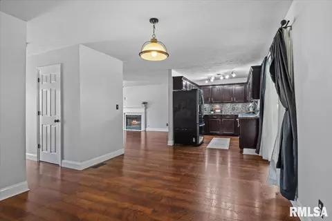 Entry Way - 3712 Viking Blvd, Springfield, IL 62712 photo 2 of 5