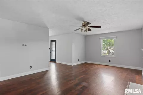 Living - 3712 Viking Blvd, Springfield, IL 62712 photo 5 of 5