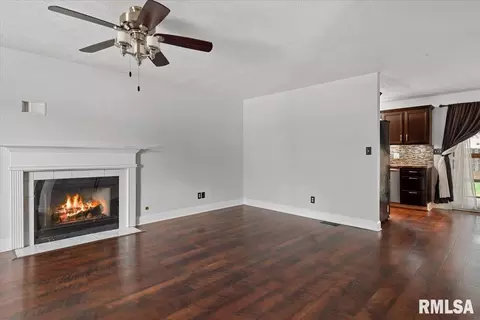 Living - 3712 Viking Blvd, Springfield, IL 62712 photo 1 of 5