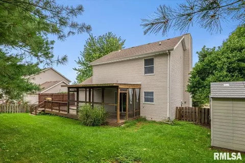 Exterior - 3712 Viking Blvd, Springfield, IL 62712 photo 6 of 11