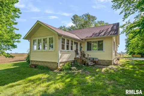 2034 N 1800 East Road Rd, Stonington, IL 62567