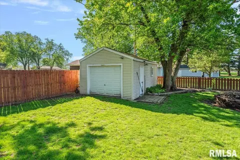 Exterior - 3226 Brunk Dr, Springfield, IL 62712 photo 8 of 8
