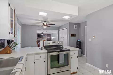 Kitchen - 3226 Brunk Dr, Springfield, IL 62712 photo 2 of 4