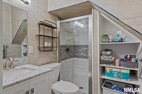 Bath - 3226 Brunk Dr, Springfield, IL 62712 photo 1 of 3