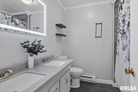 Bath - 3226 Brunk Dr, Springfield, IL 62712 photo 3 of 3