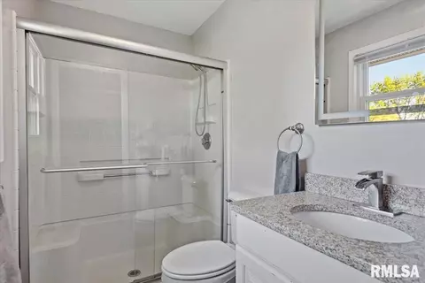 Bath - 3226 Brunk Dr, Springfield, IL 62712 photo 2 of 3