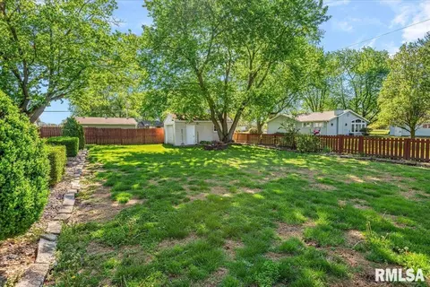 Exterior - 3226 Brunk Dr, Springfield, IL 62712 photo 5 of 8