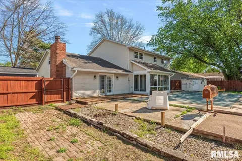 Exterior - 3226 Brunk Dr, Springfield, IL 62712 photo 4 of 8