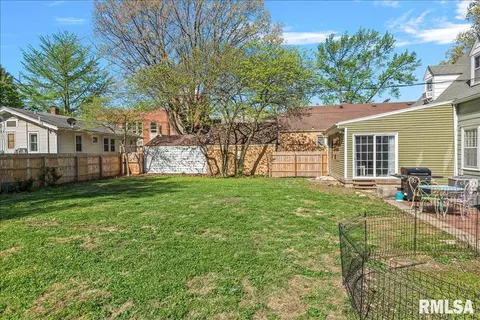 Exterior - 822 W Edwards St, Springfield, IL 62704 photo 6 of 6