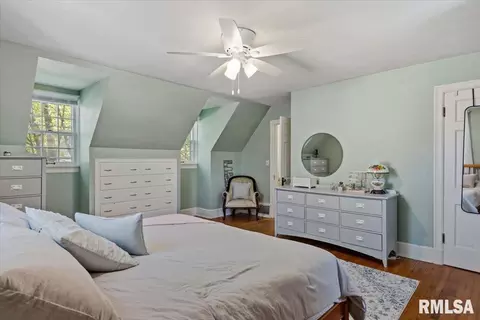Bedroom - 822 W Edwards St, Springfield, IL 62704 photo 5 of 6