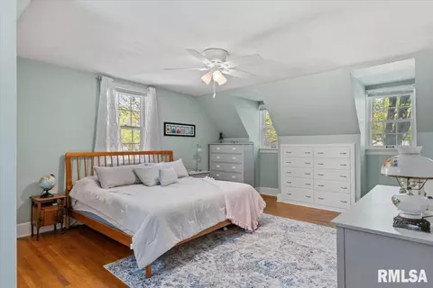 Bedroom - 822 W Edwards St, Springfield, IL 62704 photo 4 of 6