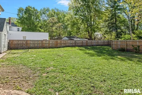 Exterior - 822 W Edwards St, Springfield, IL 62704 photo 2 of 6