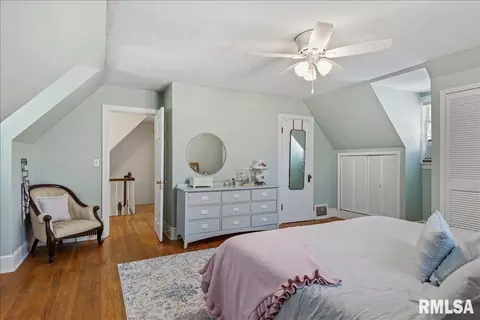 Bedroom - 822 W Edwards St, Springfield, IL 62704 photo 6 of 6