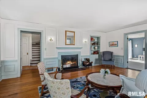 Living - 822 W Edwards St, Springfield, IL 62704 photo 1 of 3
