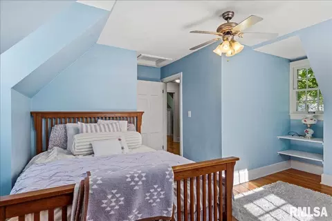 Bedroom - 822 W Edwards St, Springfield, IL 62704 photo 3 of 6