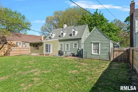 Exterior - 822 W Edwards St, Springfield, IL 62704 photo 4 of 6