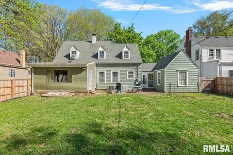 Exterior - 822 W Edwards St, Springfield, IL 62704 photo 3 of 6