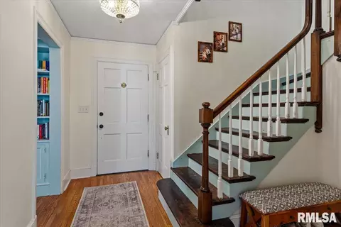 Entry Way - 822 W Edwards St, Springfield, IL 62704 photo 2 of 3